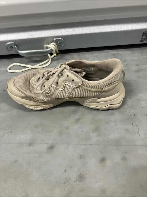 Adidas Originals-Ozweego Taupe Sneakers - Image 4