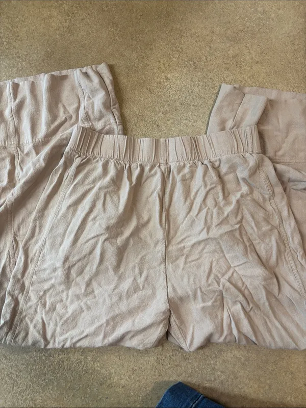 Women’s Wide Leg Linen-Blend Pants in Light Taupe - Image 3