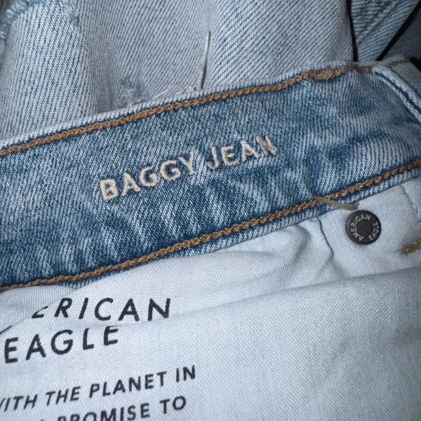 American Eagle Baggy Jeans - Image 4