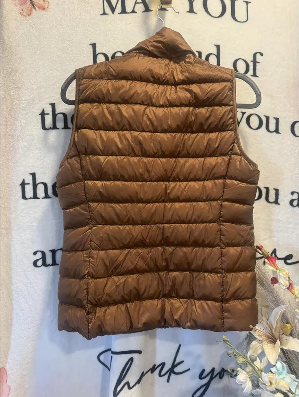 UniQlo Ultra Light Down Vest Women’s Medium Packable Full Zip Puffer [COPY] - Image 3