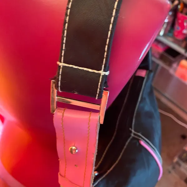 Hot pink and black shoulder bag (9.5x7.5) vintage zy2k - Image 5