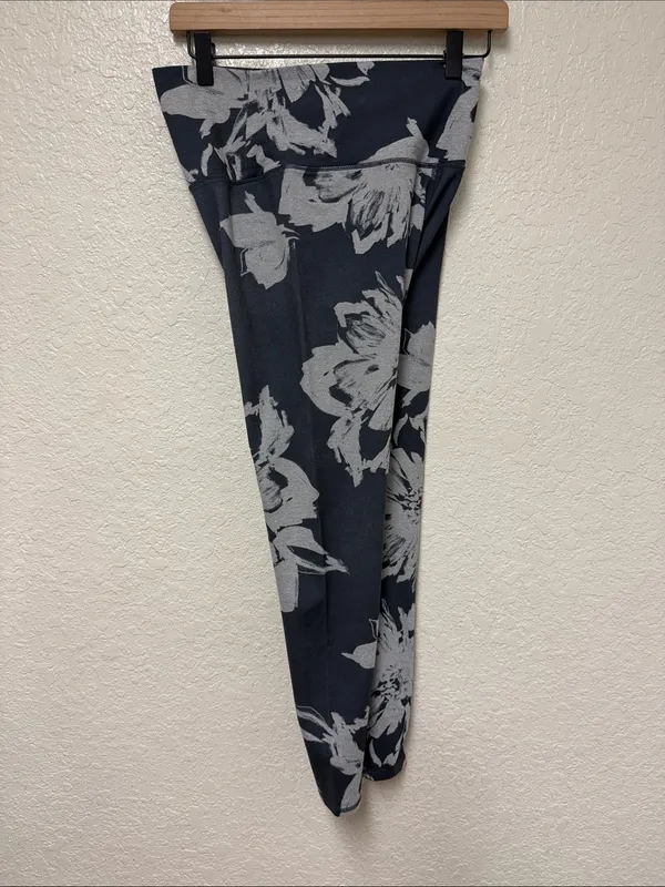 VUORI *flawed* Floral Print Black & Gray Leggings Estimated Size Small - Image 11