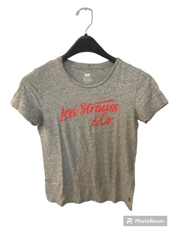 Levi's • The Perfect Tee Red Graphic Short Sleeve - Image 3
