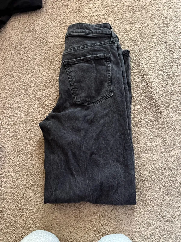 High-Rise Old Navy Jeans - Image 4