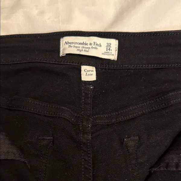 Abercrombie & Fitch Black Cropped Jeans - Image 2