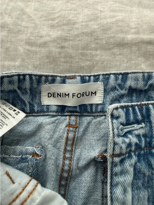 Aritzia Jeans Denim Forum Low-Rise - Image 4