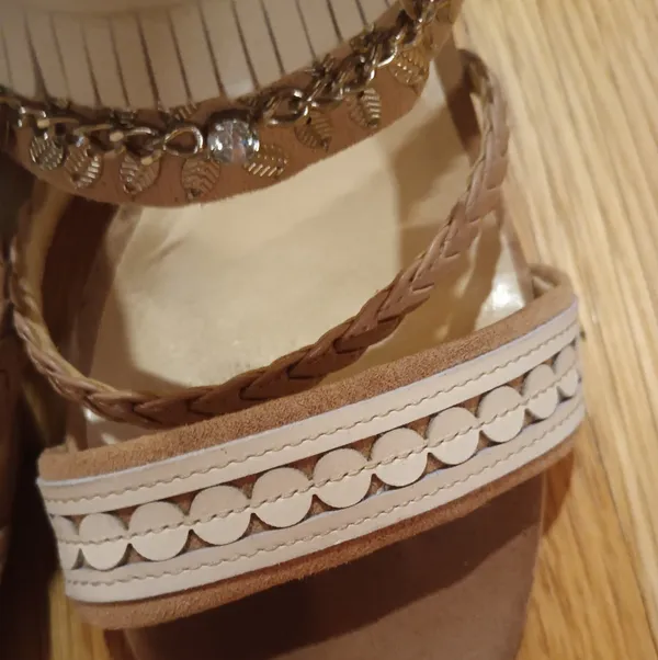 Nine West Nude Fringed Rhinestone Accent Heels in sz 7 - Image 3