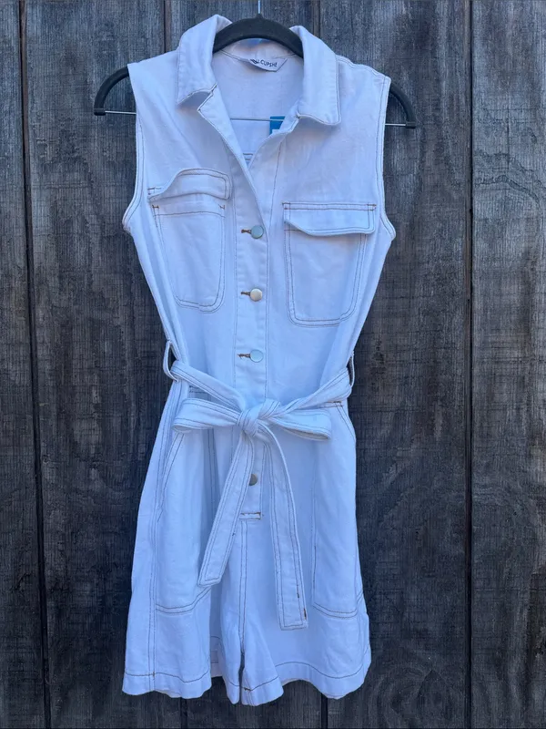 Cupshe White Sleeveless Collared Utility Denim Romper with Waist Tie Size Small - Image 3