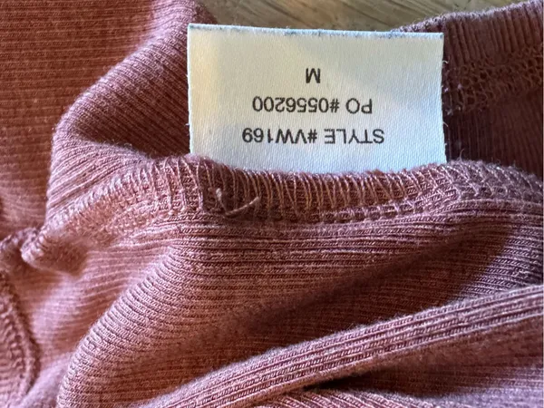 Vuori Pose Fitted ribbed Tee mauve women’s size medium - Image 2