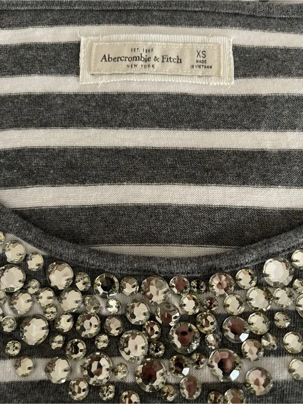 NWT Abercrombie & Fitch Grey & White Striped Crystal Embellished Top XS - Image 7