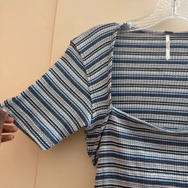 Free people stripe wild tee blue white short sleeve top size small - Image 4