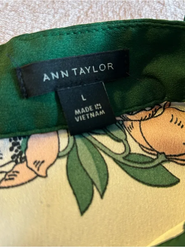 Ann Taylor botanical print sleeveless top with decorative tie size L - Image 6