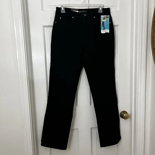 NEW w/TAGS Lee Women's Relaxed Fit Straight Leg Stretch‎ Jeans - Black - Size 6S - Image 2