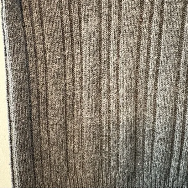 Hollister Y2K dark gray long sleeve hooded cable knit deep v-neck sweater small - Image 16