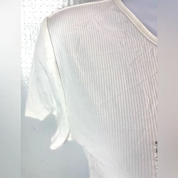 bebe M Spellout Ribbed Short Sleeve Circle Neck Top - Stark White - Image 6