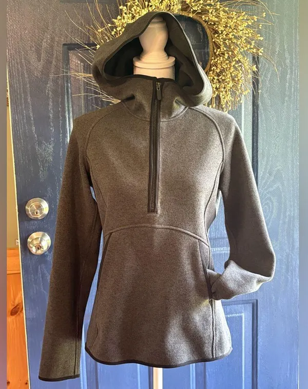 Lululemon 1/4 Zip Charcoal hoodie with Pockets - Image 4