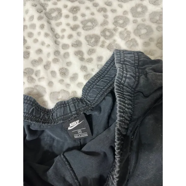 Nike grey shorts - Image 3