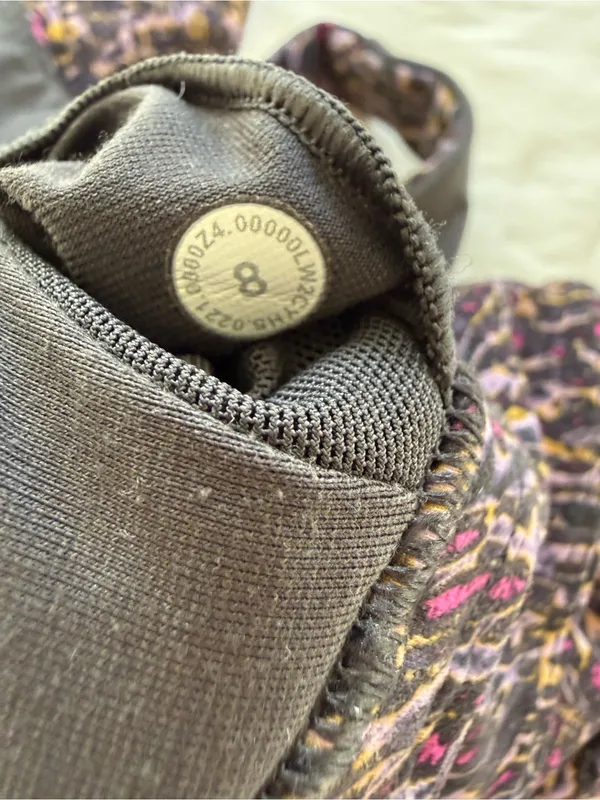 Lululemon Racerback‎ Sports Bra Size 8 Abstract Print Pink Black Yoga - Image 4