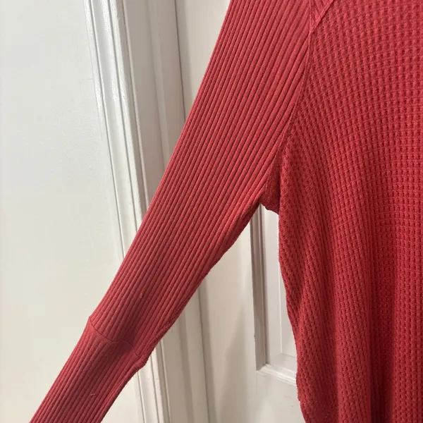 We The Free People Thermal Waffle Knit Tunic L Red Cowl Neck Boho Rustic Fall - Image 4