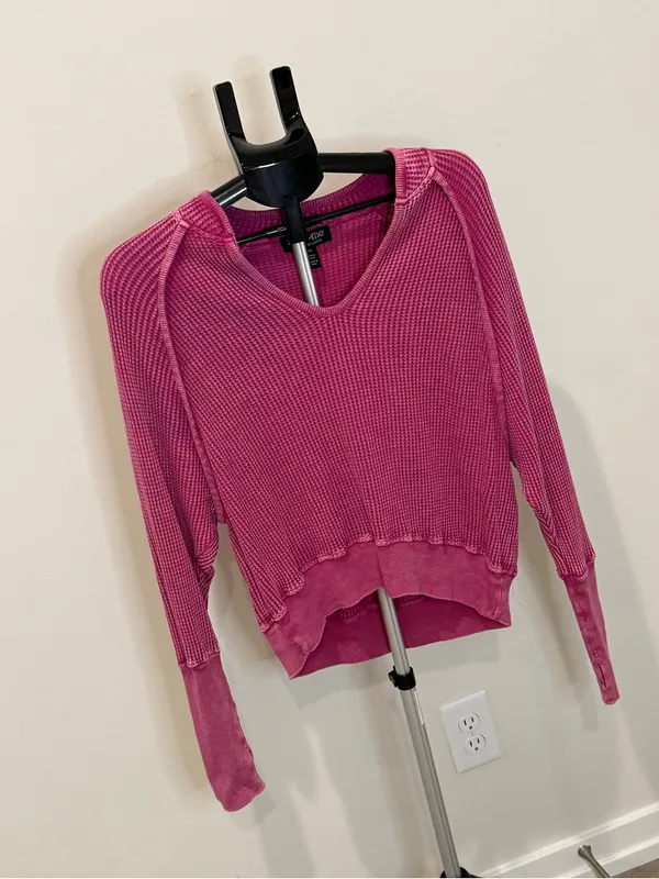 Mac and Me Pink Mineral Wash Waffle Knit Thumbhole Top Large - Image 3