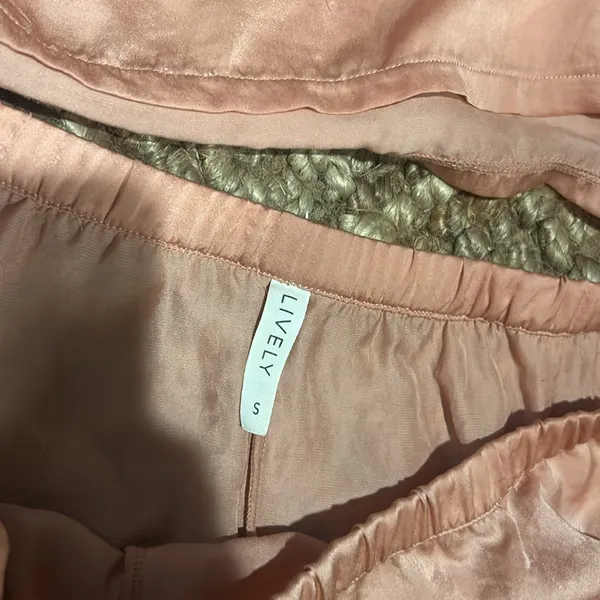 Lively Blush Pink Two Piece Satin Lounge Set Size Small - Image 6