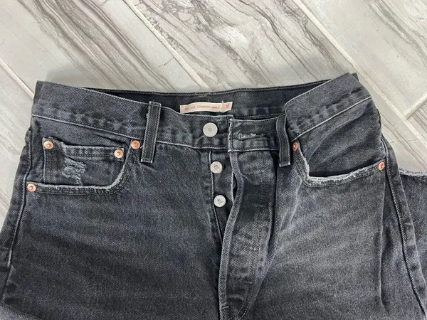 Levi Black Distressed Jeans High-Rise Straight - Image 3