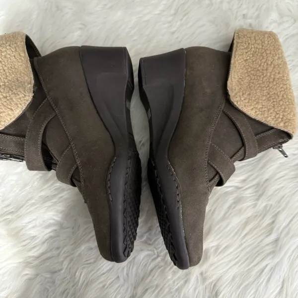 A2 Aerosoles Music Tor Ankle Suede Wedge Boots Brown Wedge Ankle Boots Size 9 - Image 4