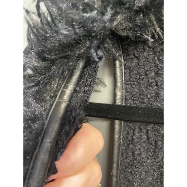 Love Tree black vest size medium faux fur- b58 - Image 6