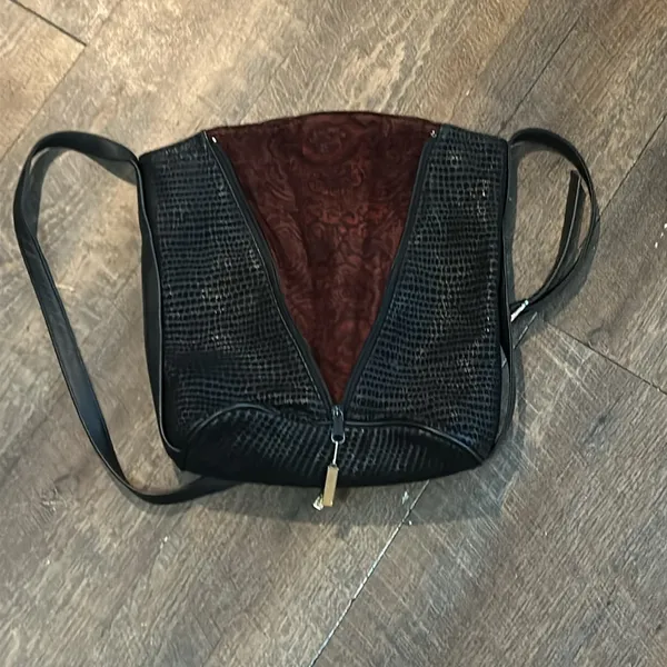 Sondra Roberts Bucket Zip Purse Red‎ Suede Snake Skin Pattern Button Closure - Image 2