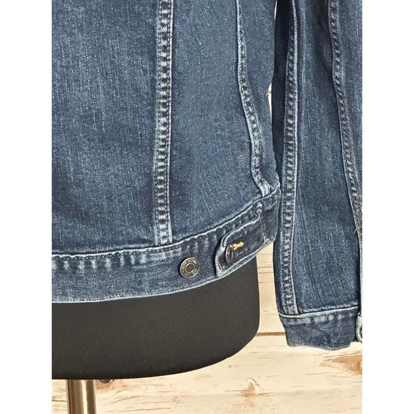 GAP classic button-up denim jean trucker jacket Size Small - Image 6