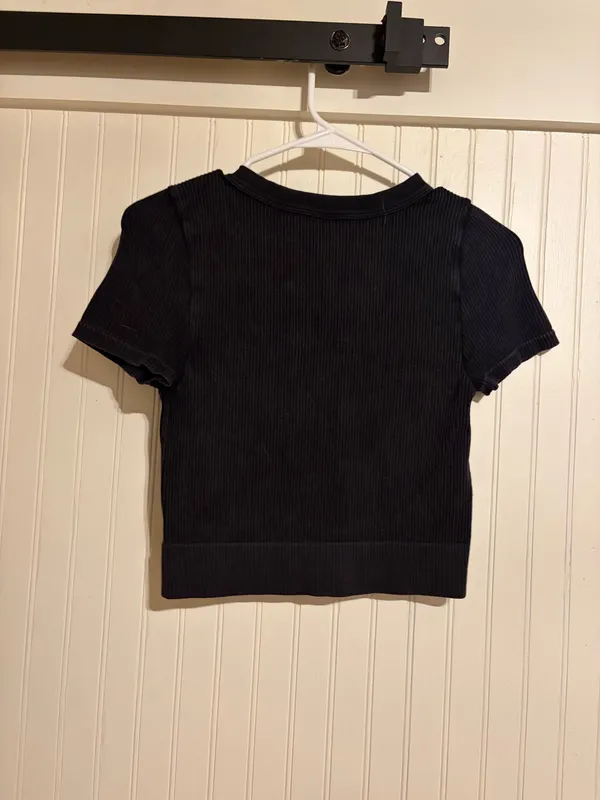 Boutique Black crop top - Image 2