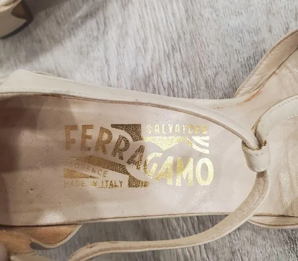Salvatore Ferragamo Beige Leather Heels Made in Italy - Image 8