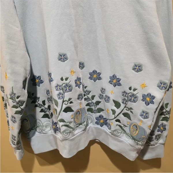 Disney Princess Cinderella Embroidered Crewneck Boxlunch Exclusive Size Large - Image 2