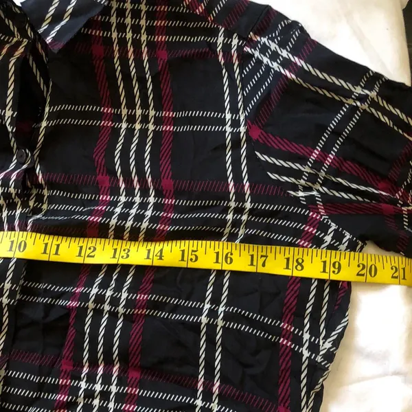 Foxcroft Black red plaid button-up shirt office siren core long sleeve #goth #grunge #Whimsygoth Measurements in pics - Image 4