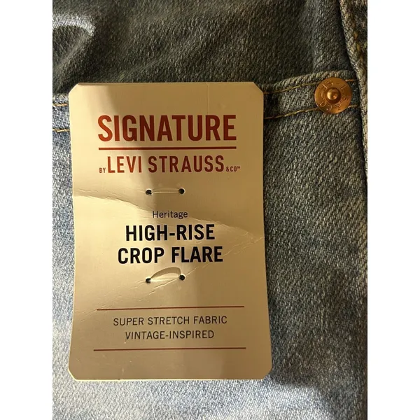 NEW W/tags Signature by Levi Strauss & Co. Women's Crop Flare Zip Fly Size 20 - Image 6