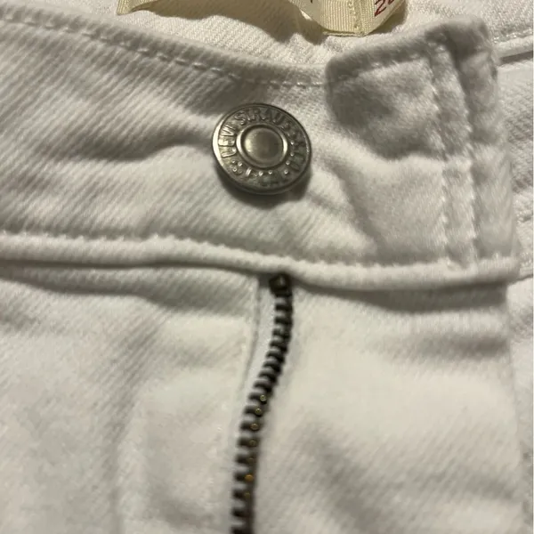 Levi's Classic White Denim Jeans size 28 - Image 5