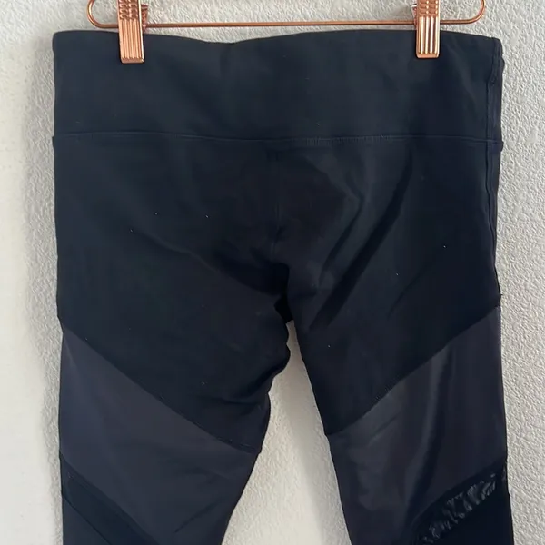 Alo Moto Style Active Legging Mesh Detailing Black Small - Image 7