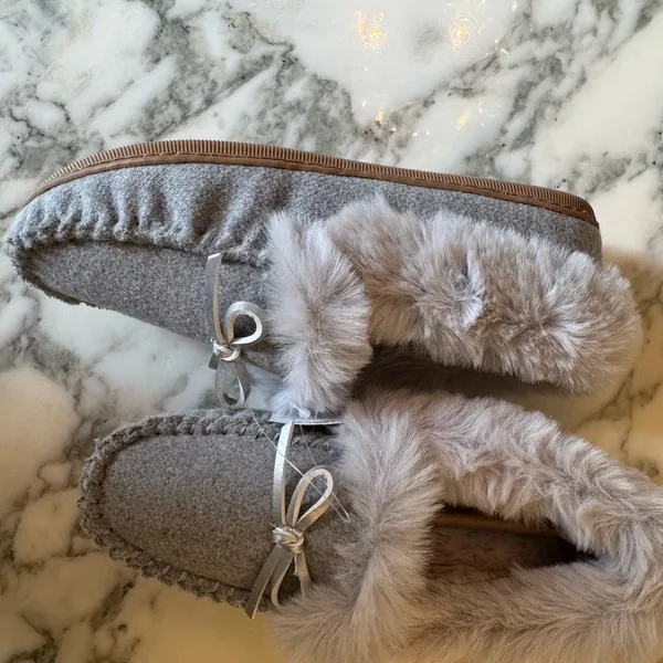 NWT J.Crew womens faux shearling grey moccasin slipper size 8 sold out! - Image 9