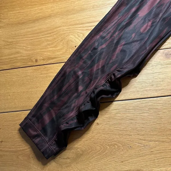 Lululemon Speed Tight IV Painted Animal Bordeaux Drama Black / Black 10 - Image 12