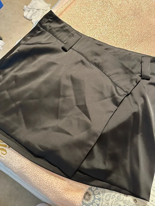 Glam Black satin mini skirt - Image 2
