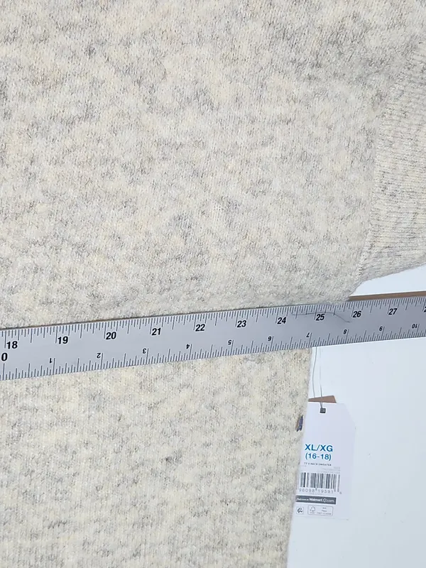 Time and Tru Cream Gray Oatmeal Fuzzy Oversized V-Neck Sweater Size XL NWT - Image 6