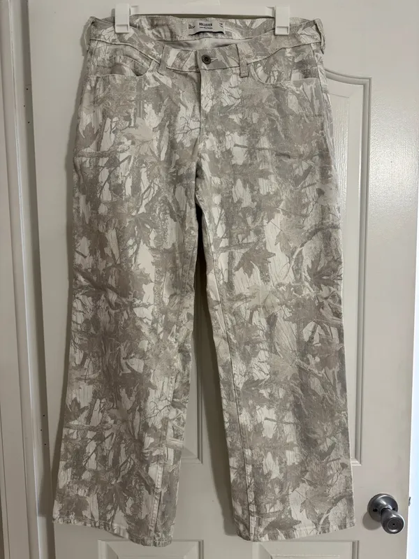 Hollister Baggy Low-Rise Cargo Pants - Image 2