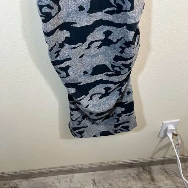 ✨‎ Monrow Camo Fitted Midi Dress Gray Black Small - Image 3