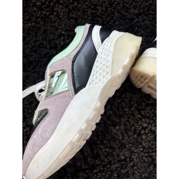 Qupid sneakers size 8 - Image 6