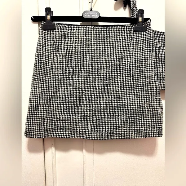NWT $110 Abercrombie & Fitch Herringbone mini skirt and crop top set size small - Image 3