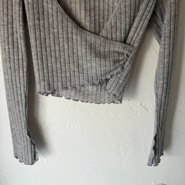 UO Out From Under Grey Fairy Long Sleeve Crop Top Size S‎ Dainty Going Out - Image 3