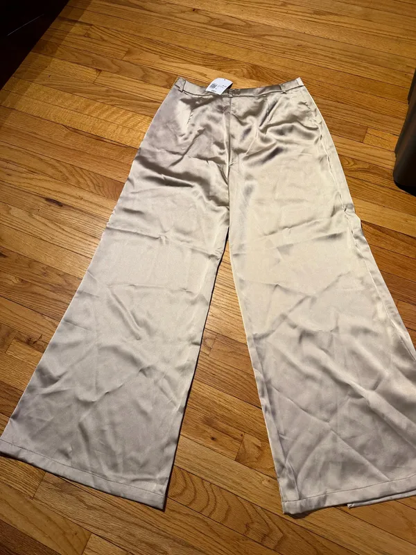 NWT Forever 21 Satin Wide-Leg Pants Champagne Beige with Slit Cover shimmer sz L - Image 5