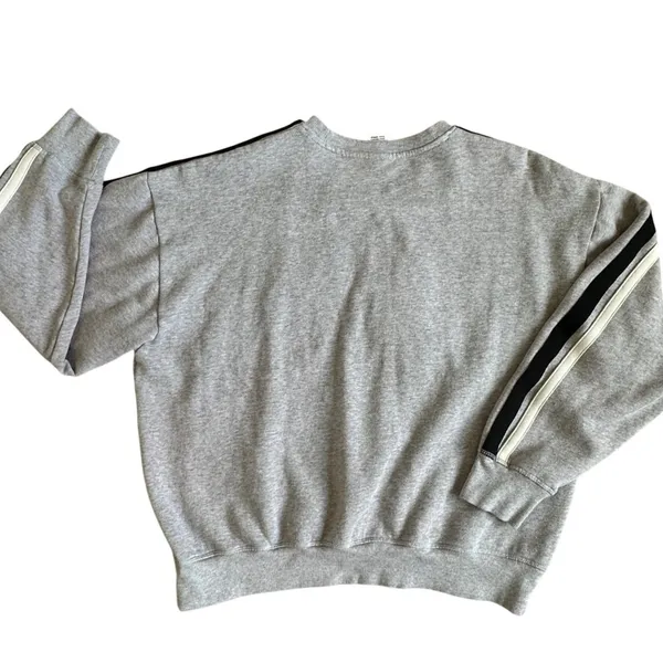Victoria's Secret PINK Gray Varsity Patch Crewneck Sweatshirt Striped Sleeve L‎ - Image 4