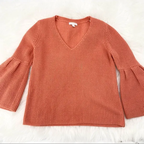 LC Lauren‎ Conrad V Neck Coral Knit Bell sleeved Sweater Size S Feminine - Image 2