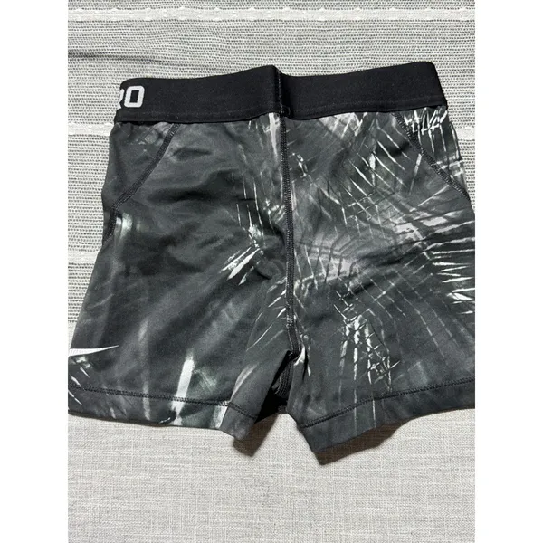 Nike Pro Dri-FIT Womens XS Black White Abstract Print Compression Shorts 3 Inch - Image 2